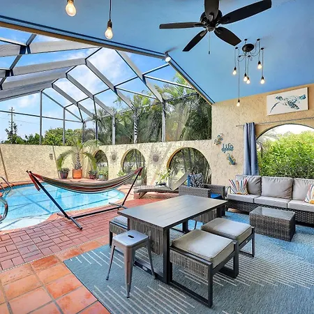 Heated Pool, Sleeps 10, Relaxing Lanai, Near Beaches, Pet Friendly!